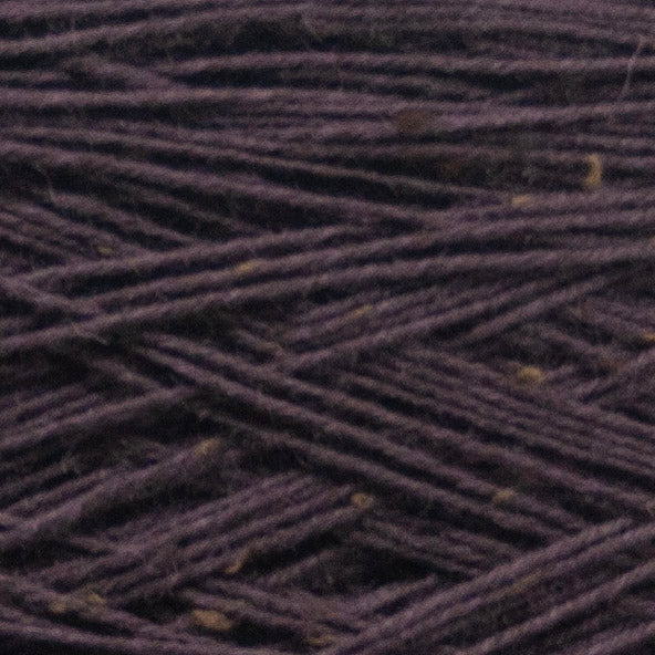 Close up of Slubby Green by Filati Venezia – Moonscape